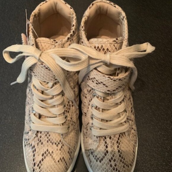 NWT - Juicy Couture Women's Wedge Sneakers - Picture 9 of 9